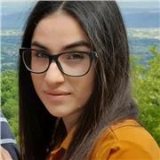 Insegnante di musica e materie umanistiche impartisce lezioni